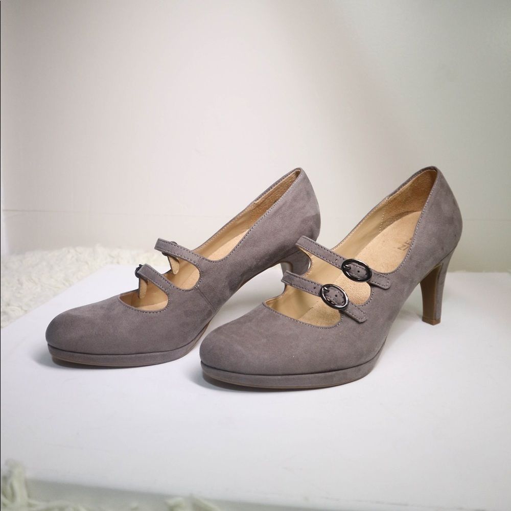 Naturalizer Mary Jane Tan Heels​